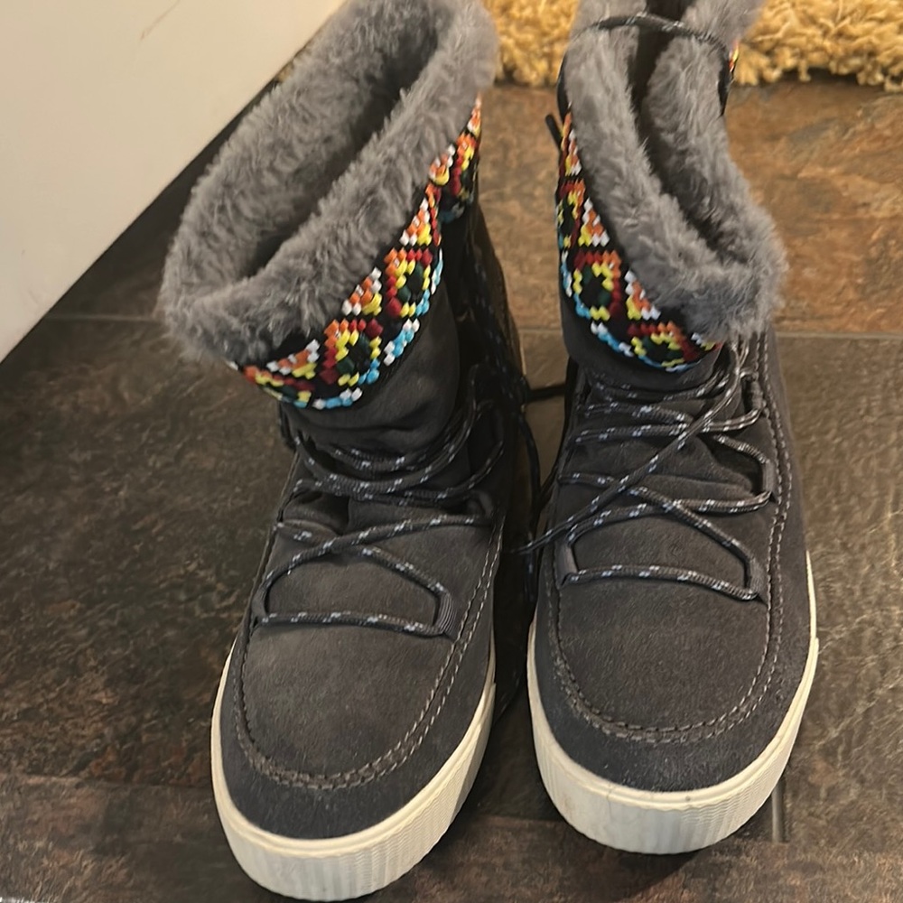 Toms Black and Red Winter Rain Boots with Cozy Lining